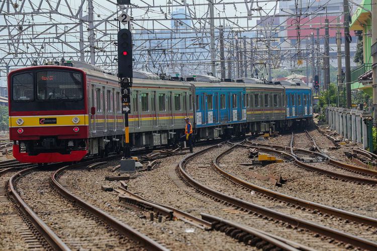 Situasi Mulai Kondusif Stasiun Tanah Abang Beroperasi Normal Kembali