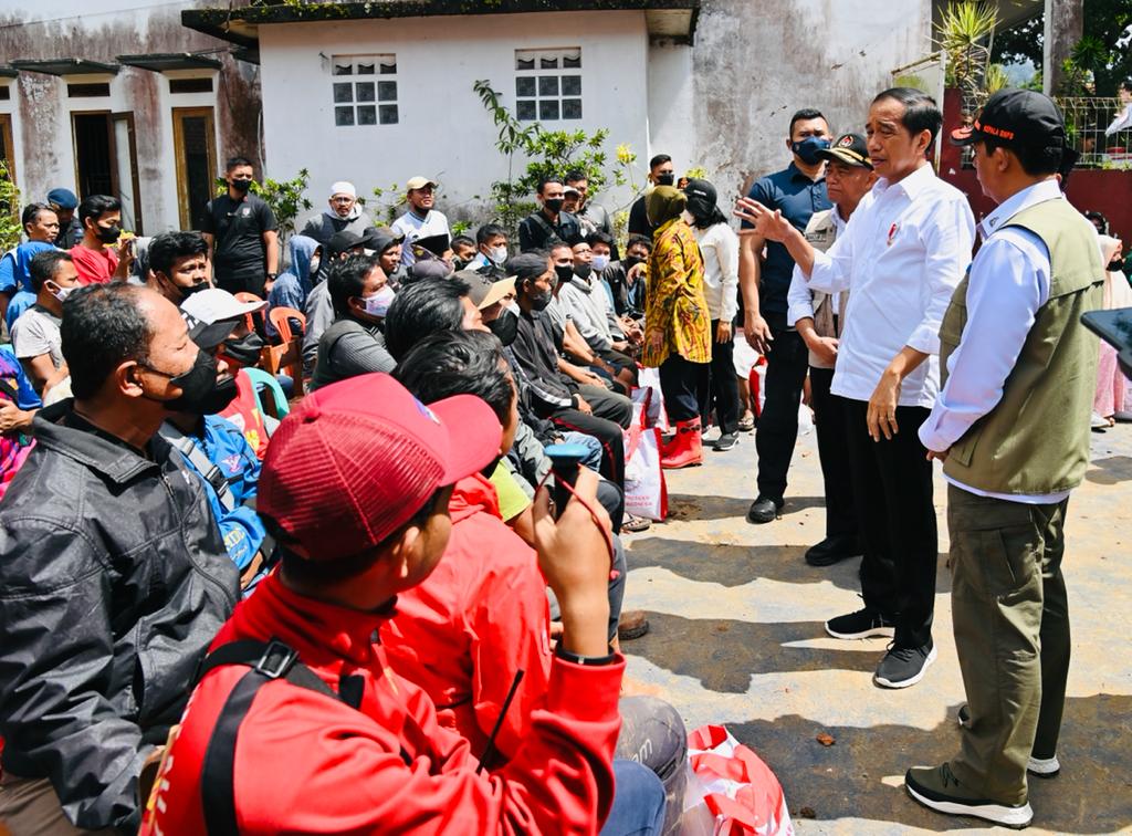 Pastikan Evakuasi Korban Gempa Berjalan Baik, Jokowi Kembali ke Cianjur