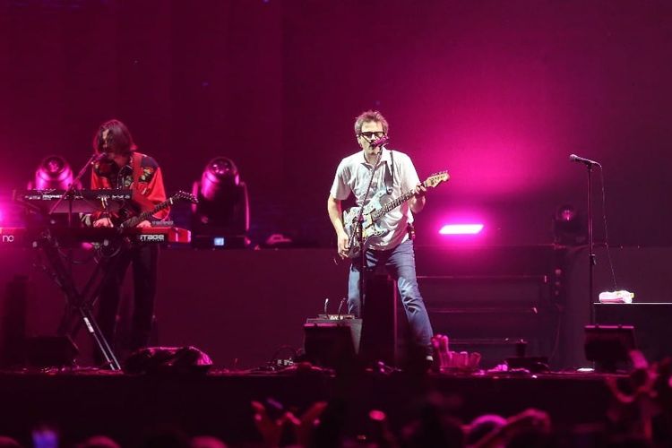 Weezer Bawakan Lagu 'Anak Sekolah' di Panggung Soundrenaline 2022