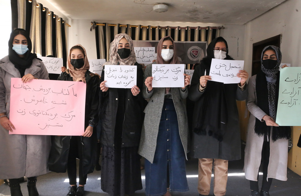 Dilarang Kuliah, Perempuan Afghanistan: Masa Depan Saya Hancur!
