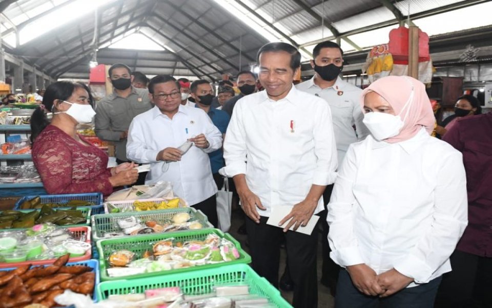 Presiden Jokowi Cek Harga di Pasar Baturiti Tabanan