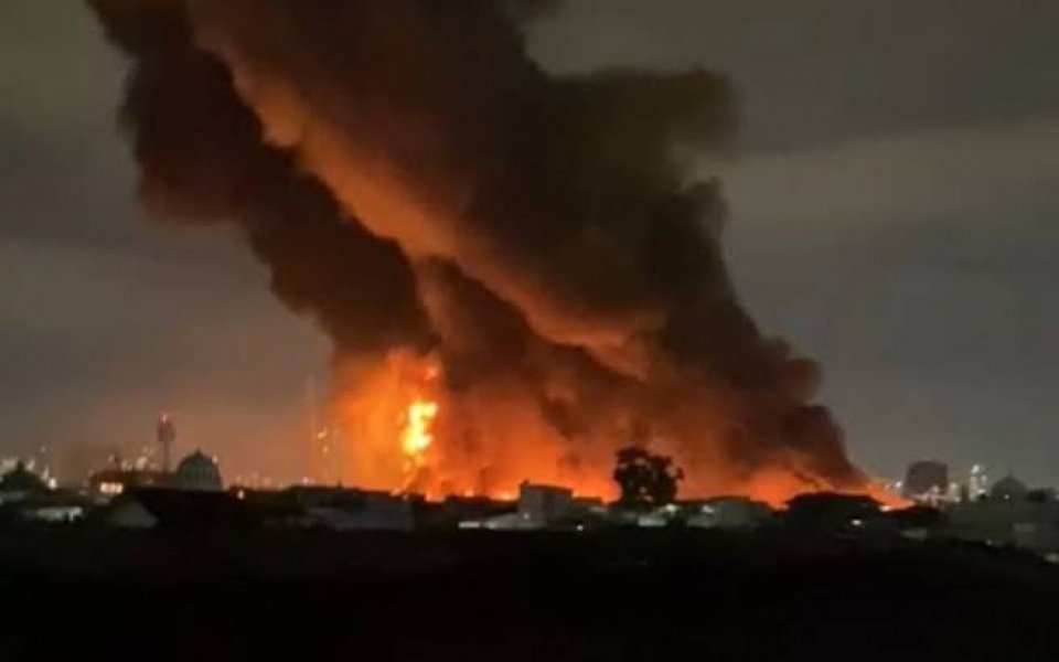 Depo Pertamina Plumpang di Jakarta Utara Kebakaran Hebat