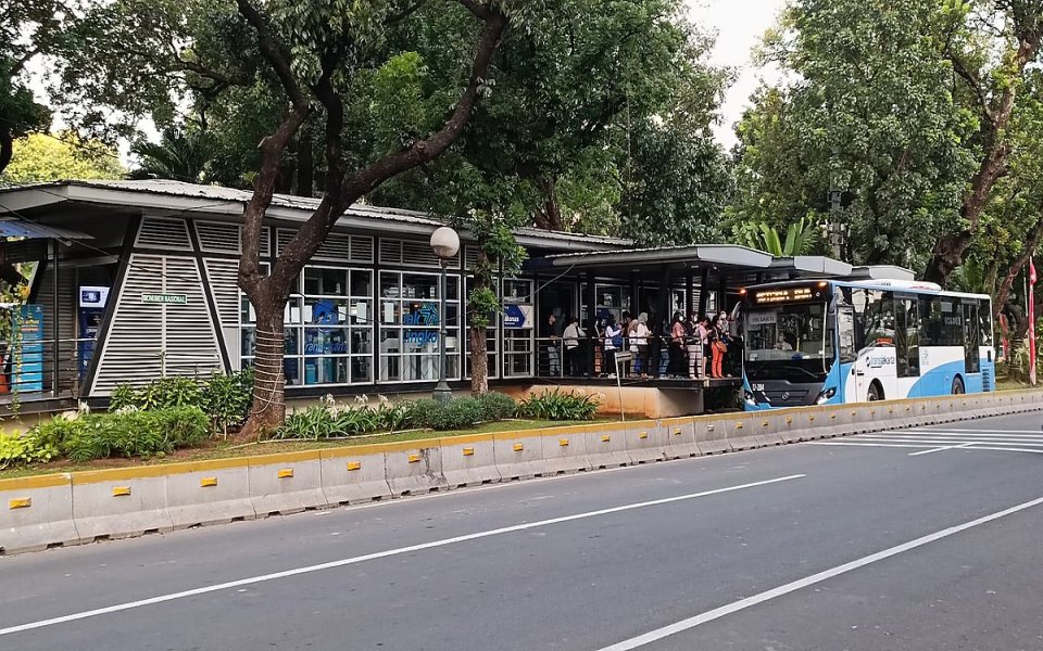 Halte Harmoni Direvitalisasi, Halte Monas Jadi Halte Sentral Sementara