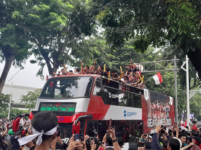 Erick Thohir dan Menpora Dito Ikut di Bus Konvoi Timnas U-22