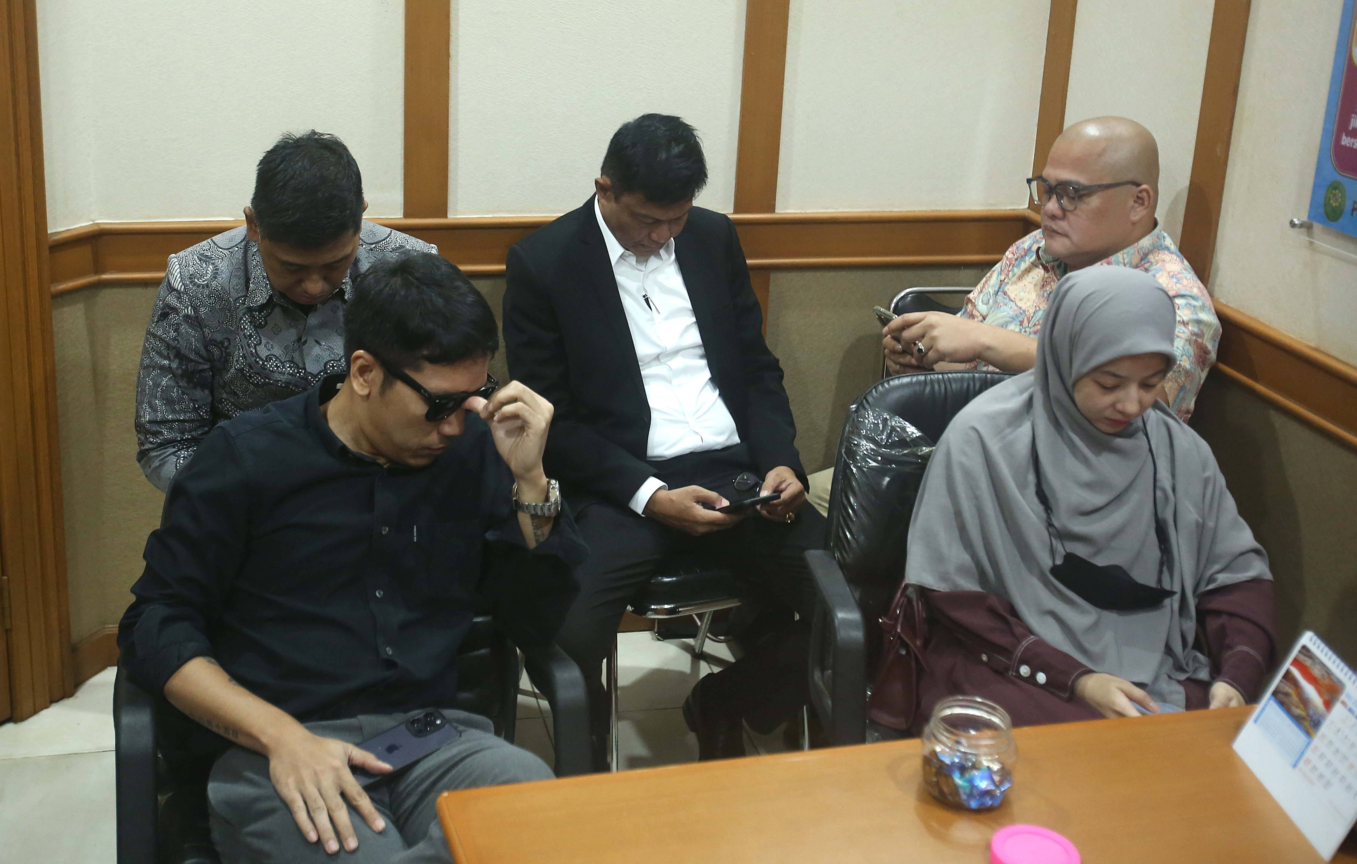 Desta dan Natasha Hadir di Sidang Cerai Pertama