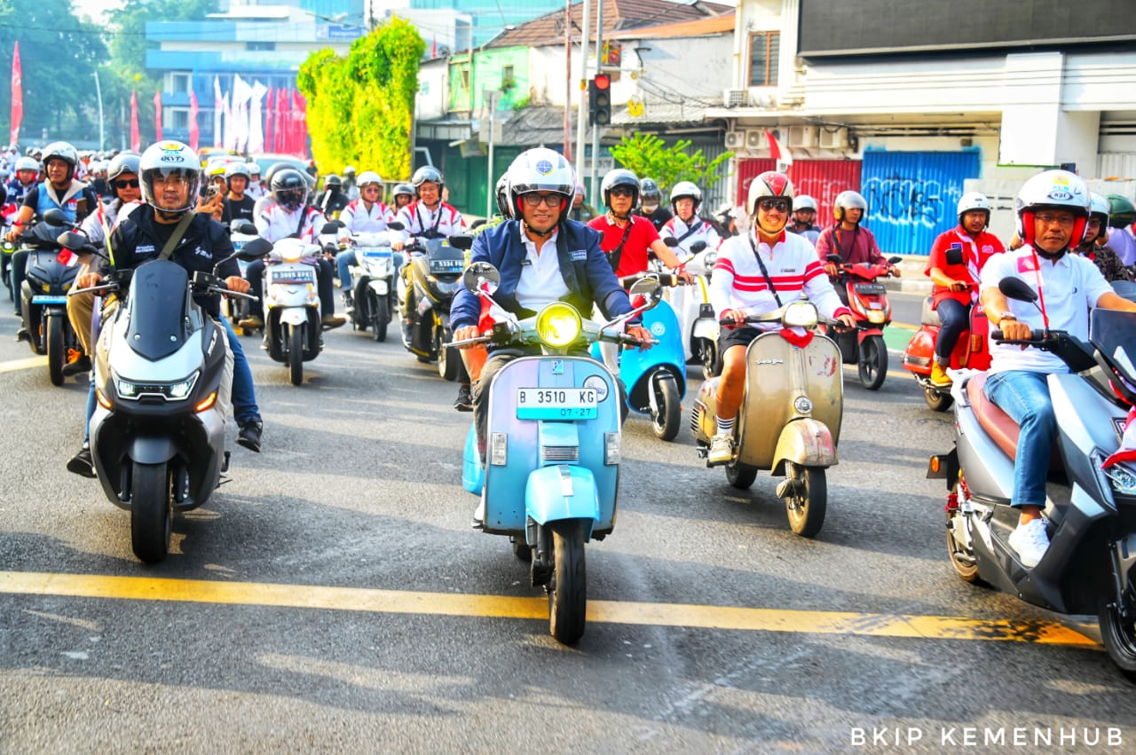 Turunkan Polusi Udara di Jakarta, Menhub Ajak Masyarakat Beralih ke Kendaraan Listrik