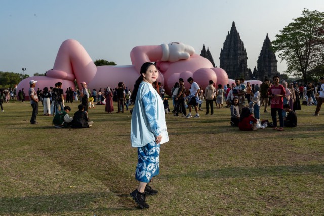 Saksikan Patung KAWS di Prambanan, Puan Maharani Bangga Warisan Budaya RI Disorot Dunia