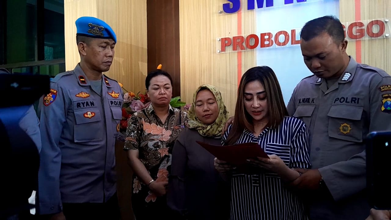 Buntut Video Viral, Kapolres Copot Jabatan Suami Seleb TikTok Probolinggo
