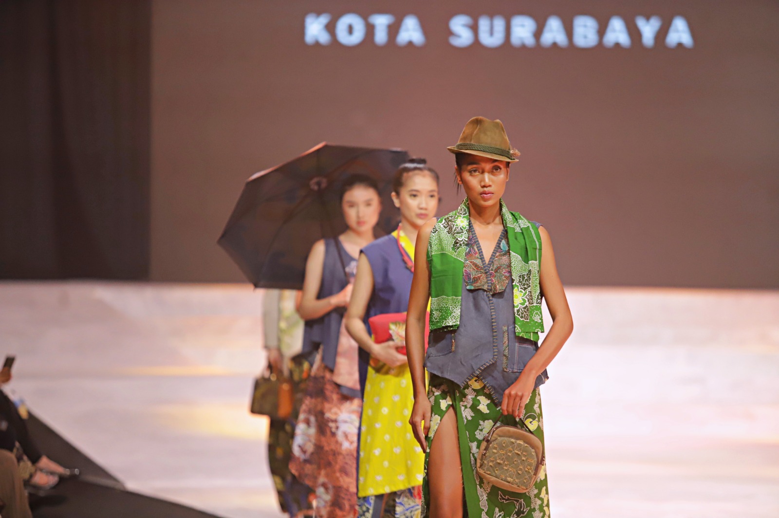 Kenalkan Busana UMKM hingga ke Mancanegara melalui Surabaya Fashion Parade