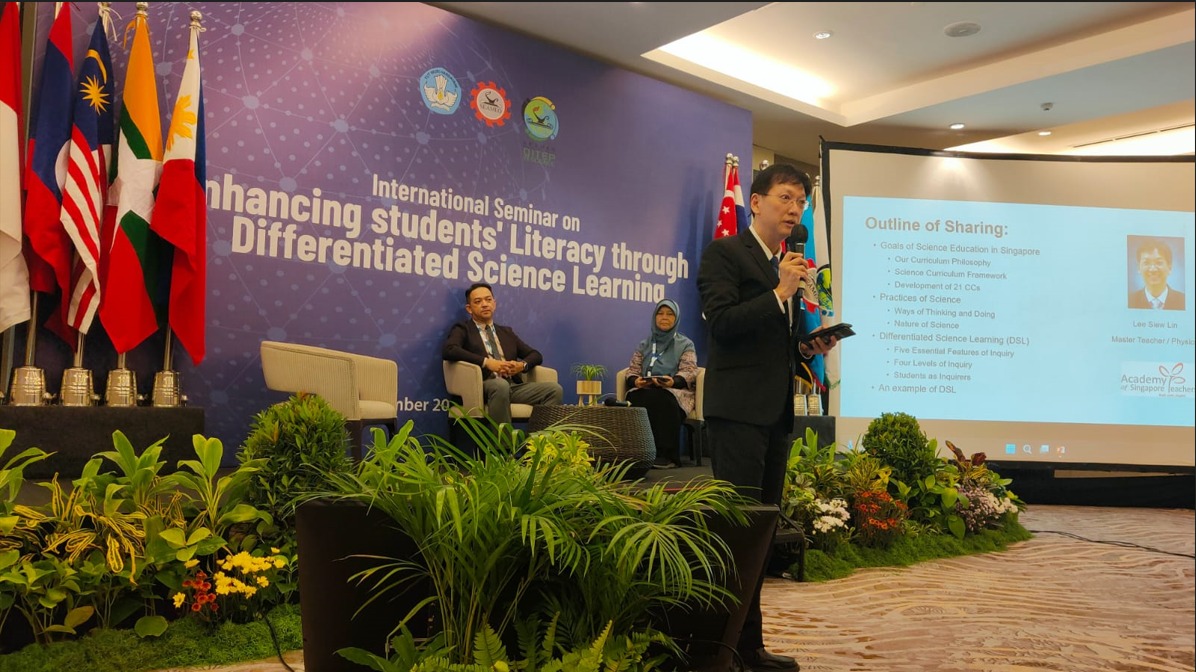 Kemendikbudristek Gelar Seminar on Holistic Approaches to 21st Century Education