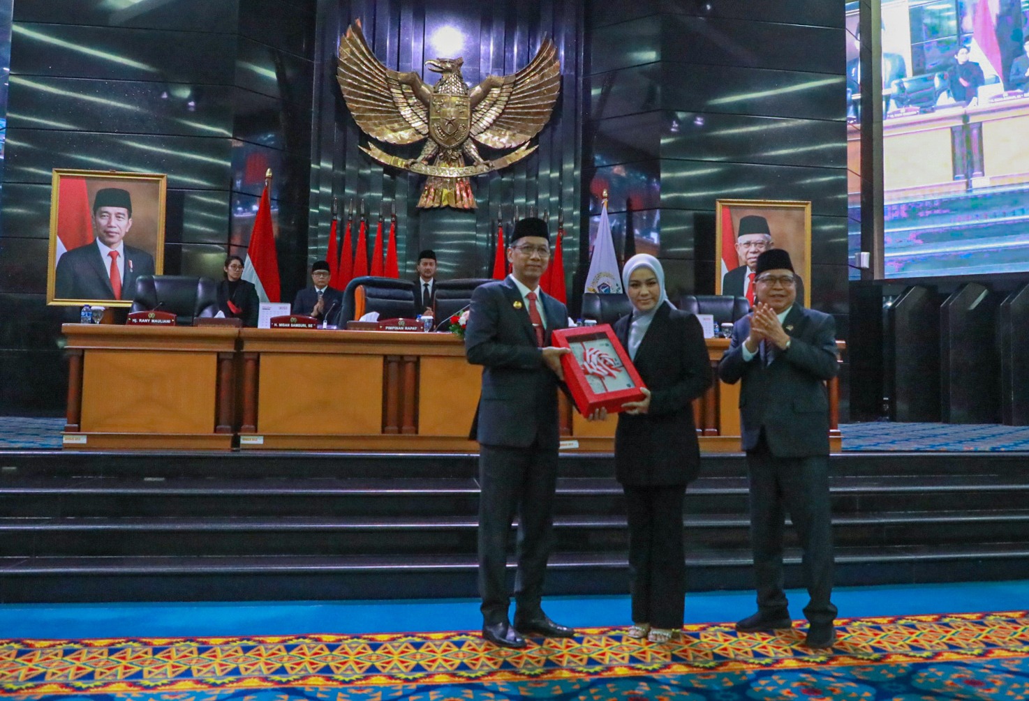 Pj. Gubernur Heru Serahkan Raperda APBD Tahun Anggaran 2024 ke DPRD DKI