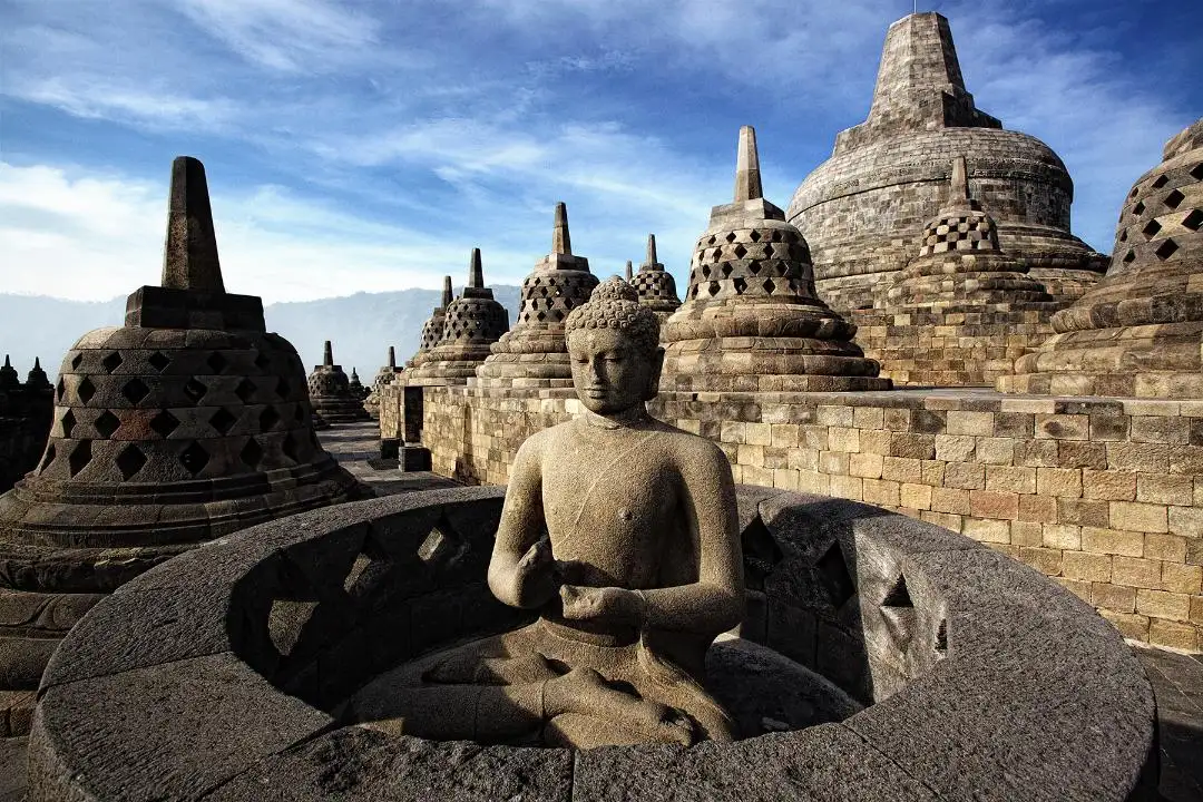 Stafsus Menag: Chattra, Kerinduan Umat Buddha Akan Kesempurnaan Candi Borobudur