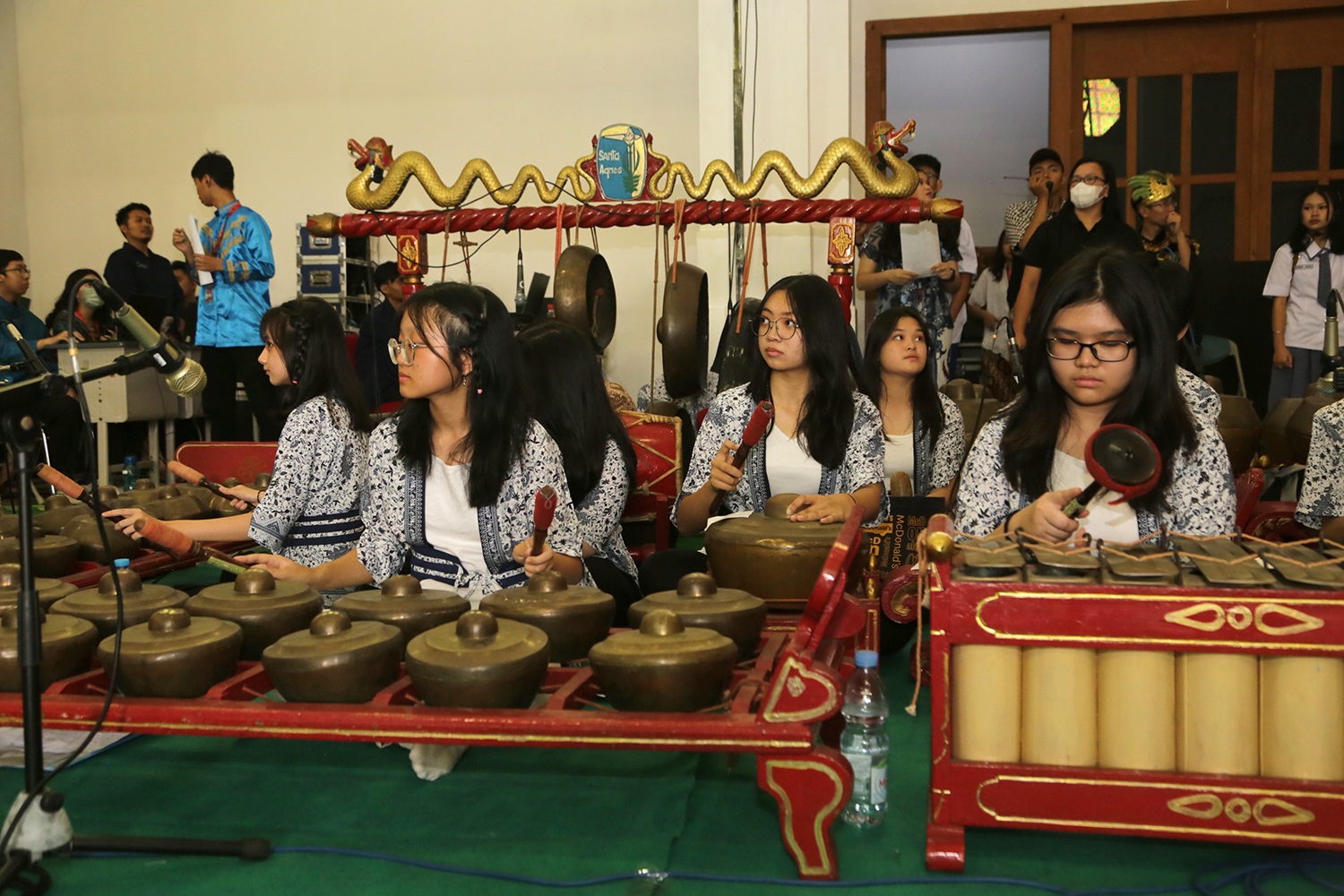 Pelajar SMA Katolik Santa Agnes Surabaya Gelar Festival Budaya