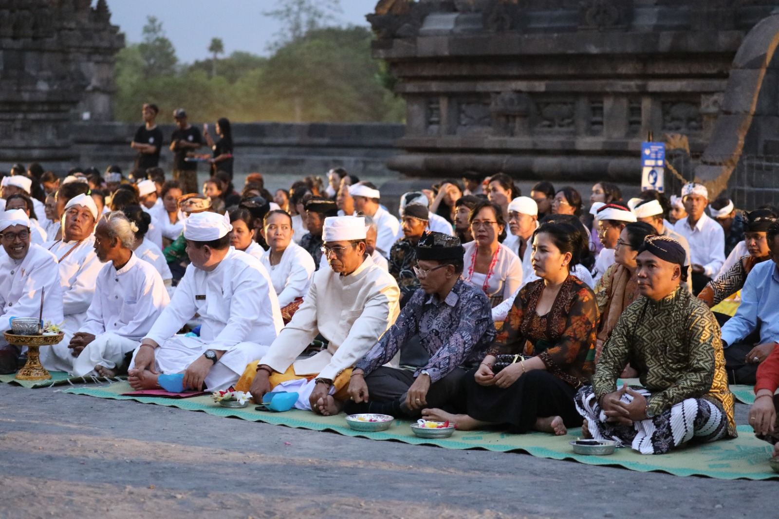 Ribuan Umat Hindu Gelar Doa Bersama untuk Palestina di Candi Prambanan
