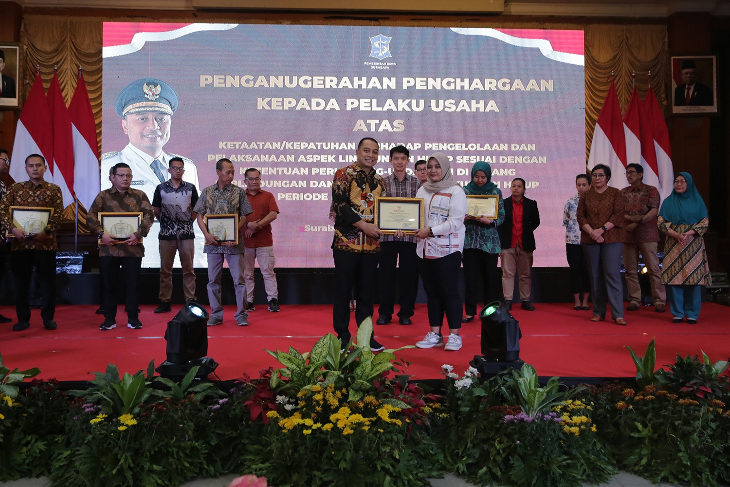 Pemkot Surabaya Beri Anugerah kepada 16 Pelaku Usaha Pengelola Lingkungan Terbaik