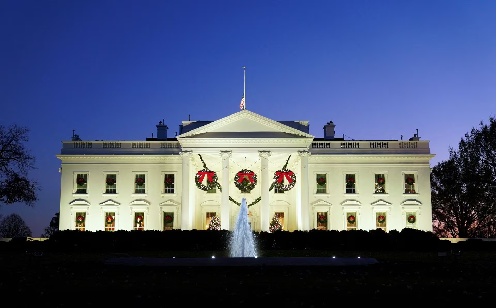 Dekorasi Natal Menghiasi Gedung Putih