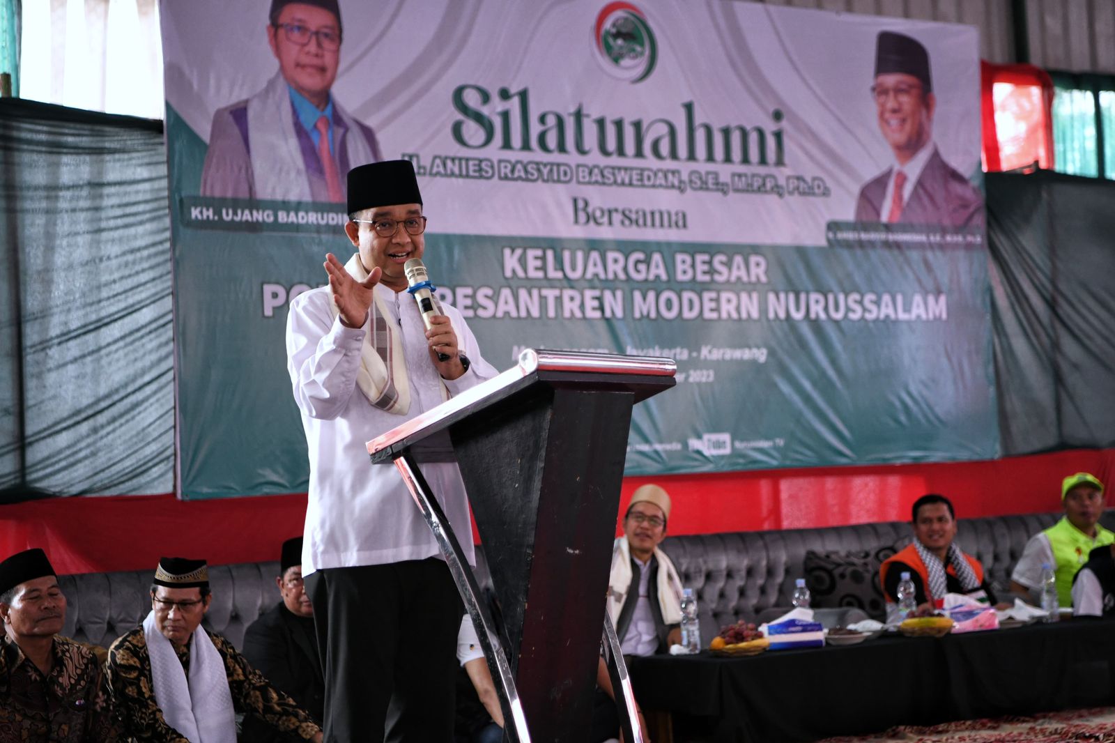 Disambut Lautan Santri, Anies Ingin Pesantren dan Sekolah Negeri Dapat Perhatian Setara