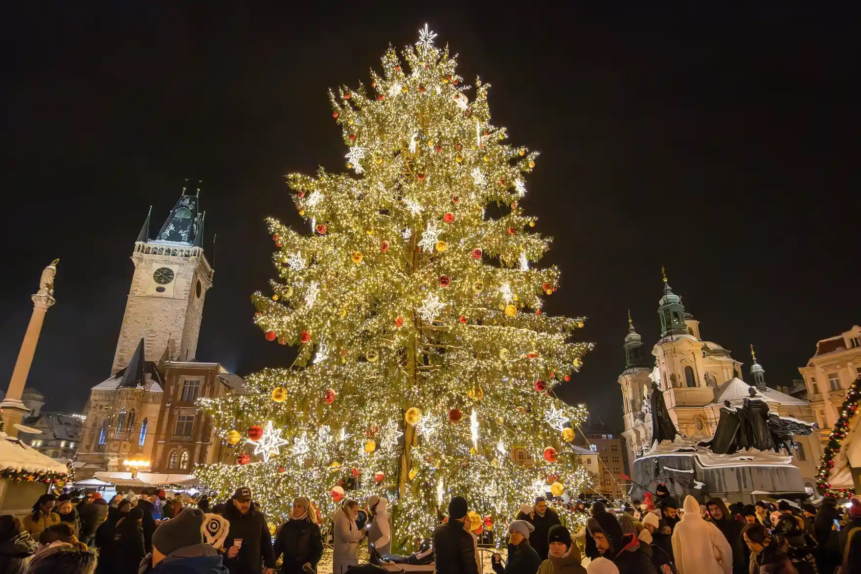 Pohon Natal dan Pasar Natal Tradisional