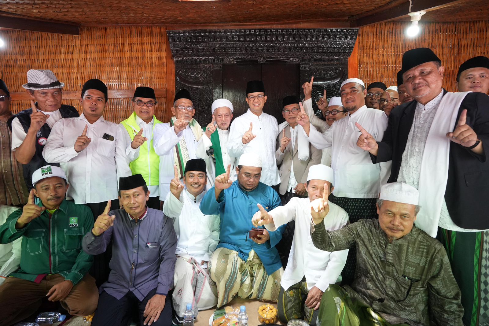 Keluarga Besar Eyang Hasan Maolani dan Tokoh Masyarakat Kuningan Nyatakan Dukungan pada Anies-Cak Imin di Pilpres 2024