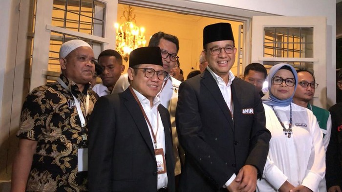 Debat Capres 2024, Anies-Muhaimin Kompak Pakai Jas dan Peci Hitam