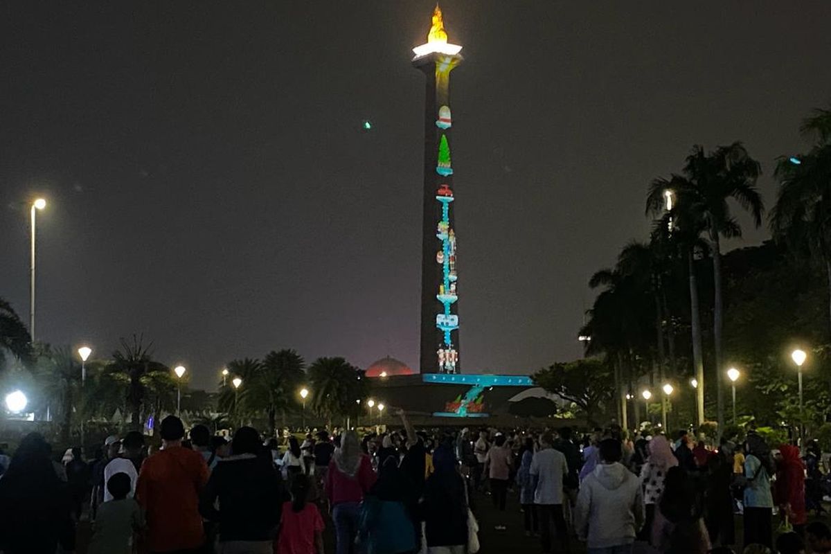 Libur Natal, Kawasan Monas Dipadati Ribuan Pengunjung