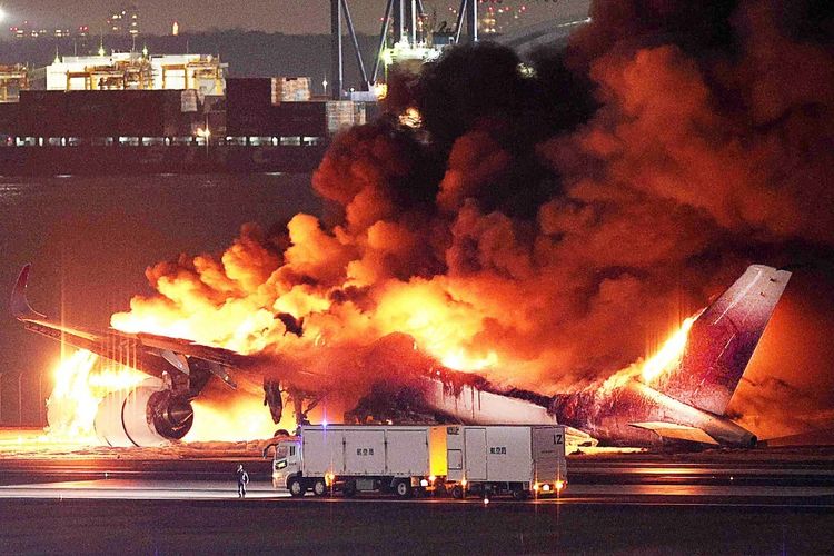 Pesawat Japan Airlines Terbakar, 5 Orang Dilaporkan Tewas