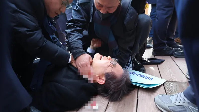 Kronologi Politikus Korsel Lee Jae Myung Ditikam Saat Konferensi Pers