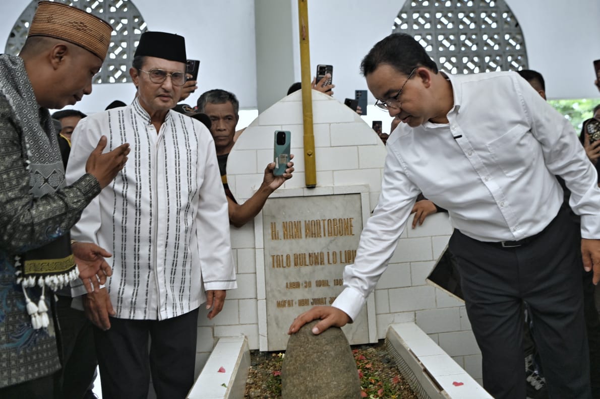 Ziarah Ke Makam Nani Wartabone, Anies: Beliau Pejuang yang Penuh Kesederhanaan dan Berproses