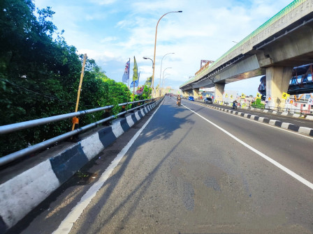 Warga Apresiasi Alat Peraga Kampanye di Jakarta Selatan Dirapikan
