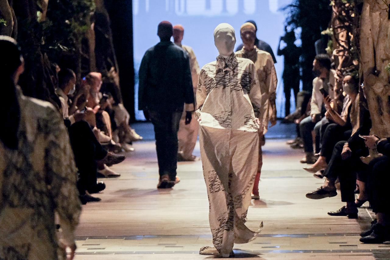 Menparekraf Apresiasi Model Indonesia Pertama Tampil di Runway Paris Fashion Week 2024
