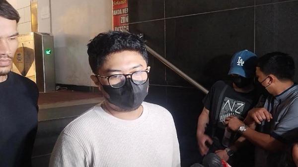 Angger Dimas Emosi Liat Rekaman CCTV Anaknya Ditenggelamkan