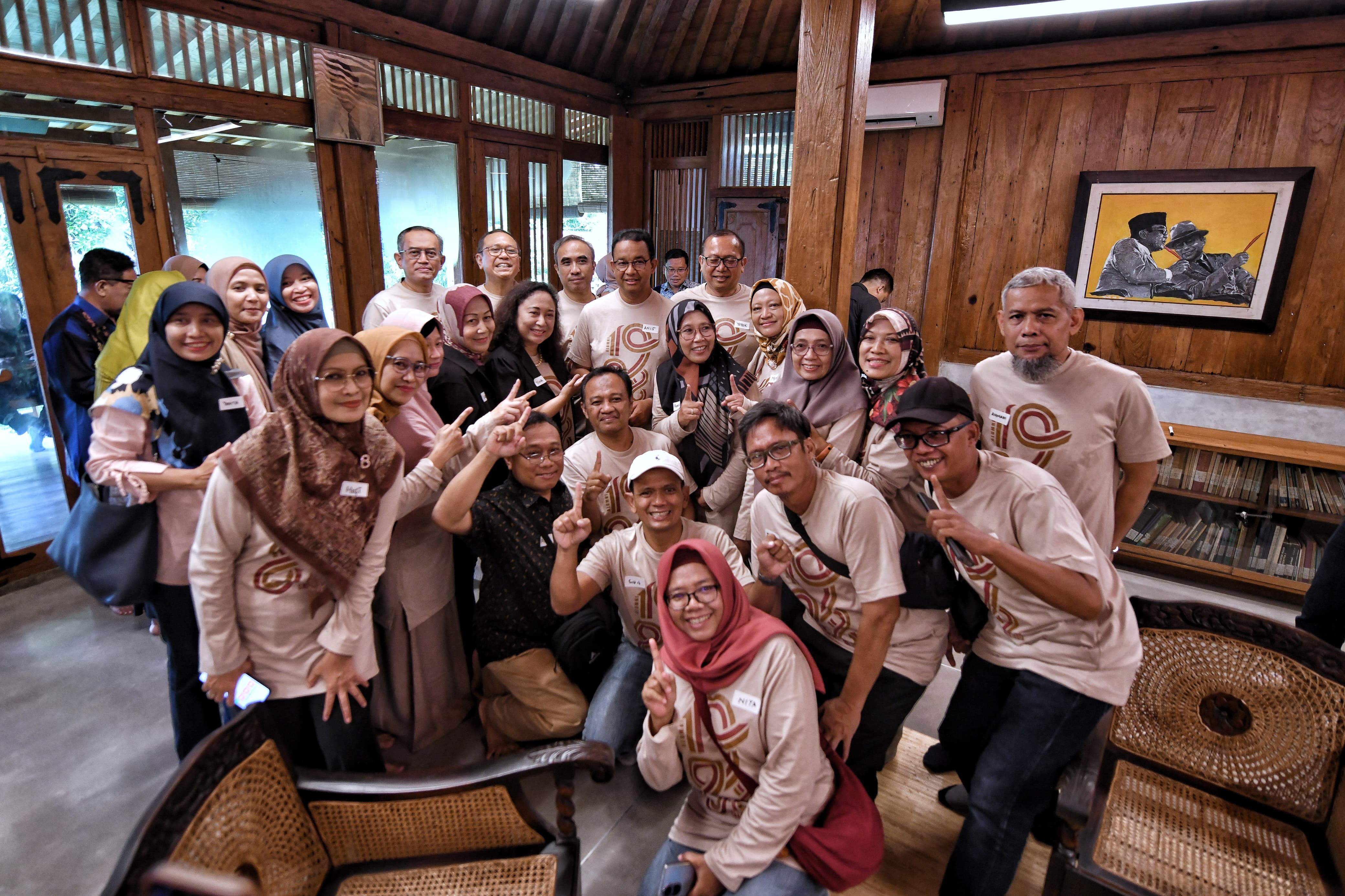 Isi Masa Tenang Pemilu, Anies Reuni Bersama Teman SMA 2 Yogyakarta