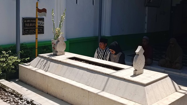 Masa Tenang, Cak Imin Kunjungi Ibu dan Ziarah ke Makam Kiai Wahab di Jombang