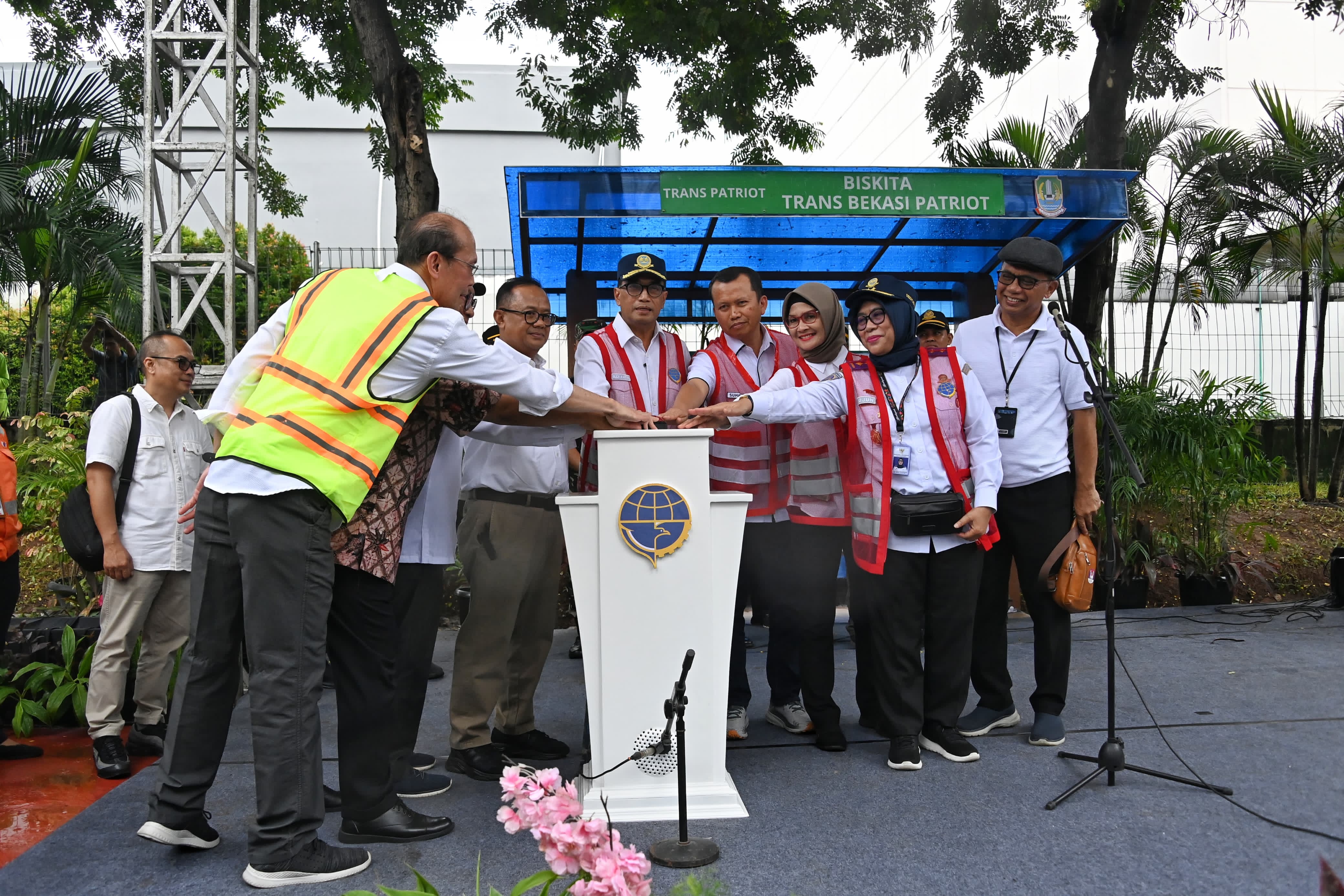 Menhub Resmikan Pengoperasian BISKITA Trans Bekasi Patriot
