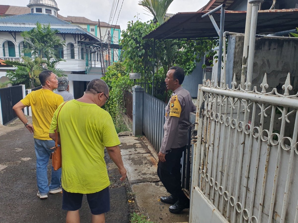 Gerebek Rumah Diduga Dukun Santet di Ciputat, Polisi Sita 2 Senpi