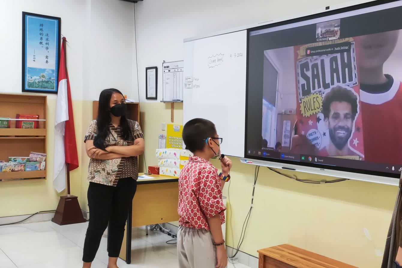 Merayakan World Book Day 2024, SD Xin Zhong Indonesia dan Moat Farm Junior School Inggris Mengadakan Kegiatan Membaca Bersama