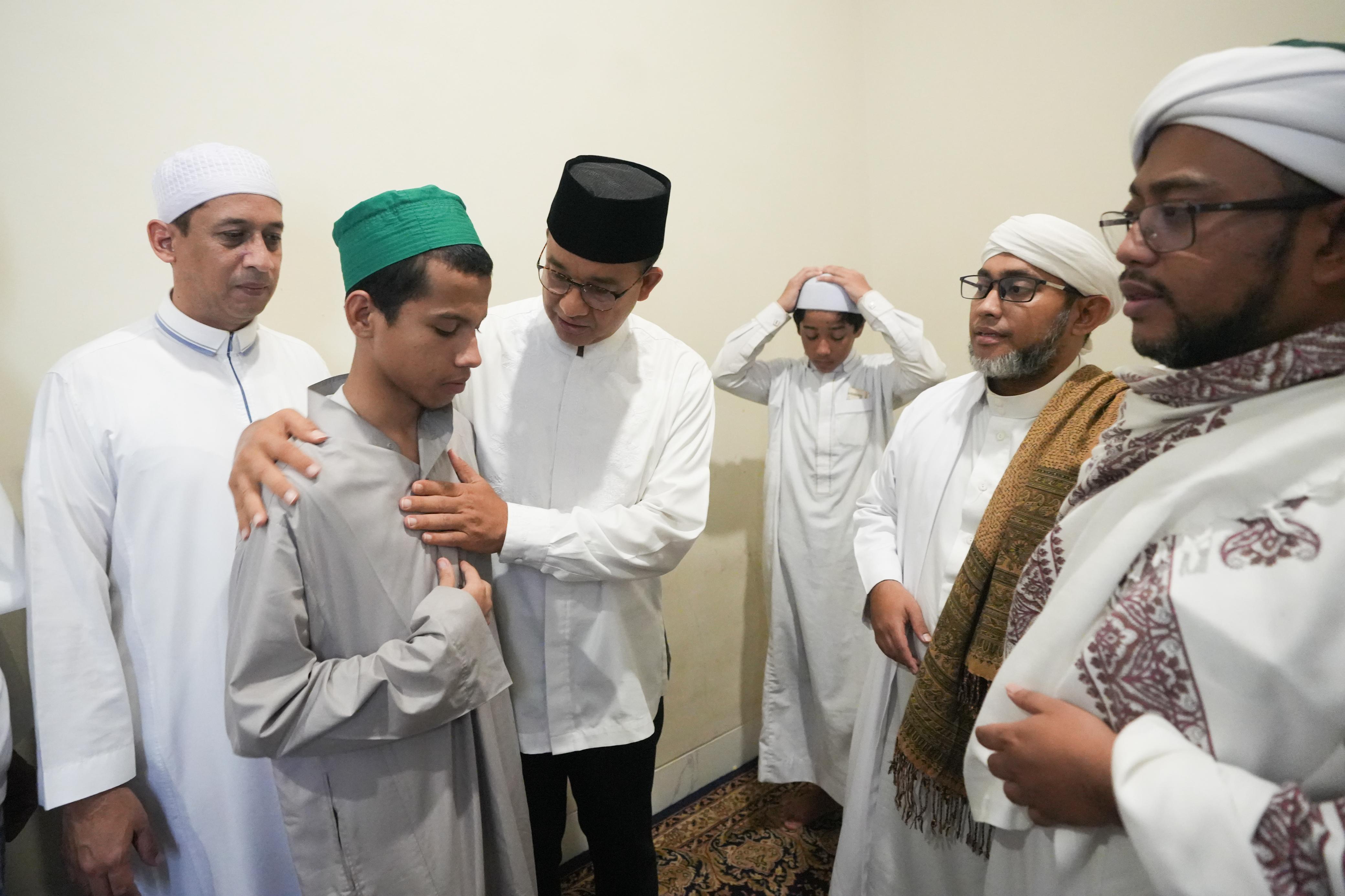 Melayat ke Rumah Duka Habib Hasan, Anies: Semoga Beliau Husnul Khatimah