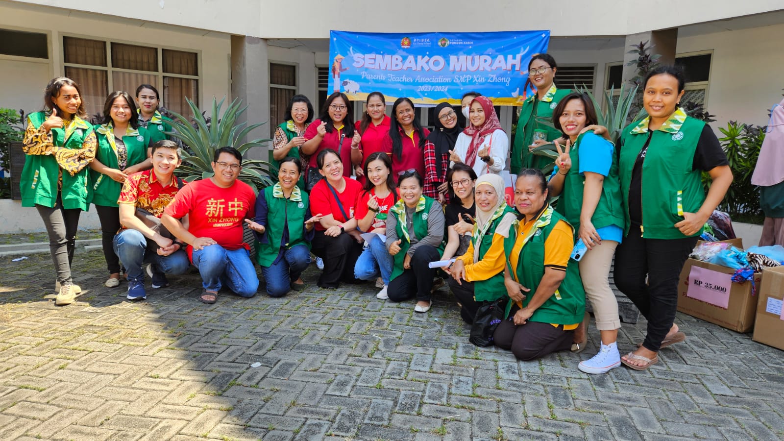 Asosiasi Orang Tua SMP Xin Zhong Surabaya Berbagi Kasih di Bulan Ramadhan