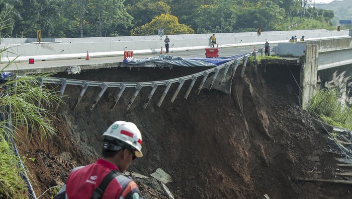 Imbas Tol Longsor, Polri Alihkan Kendaraan dari Jakarta-Sukabumi ke Tol Cigombong