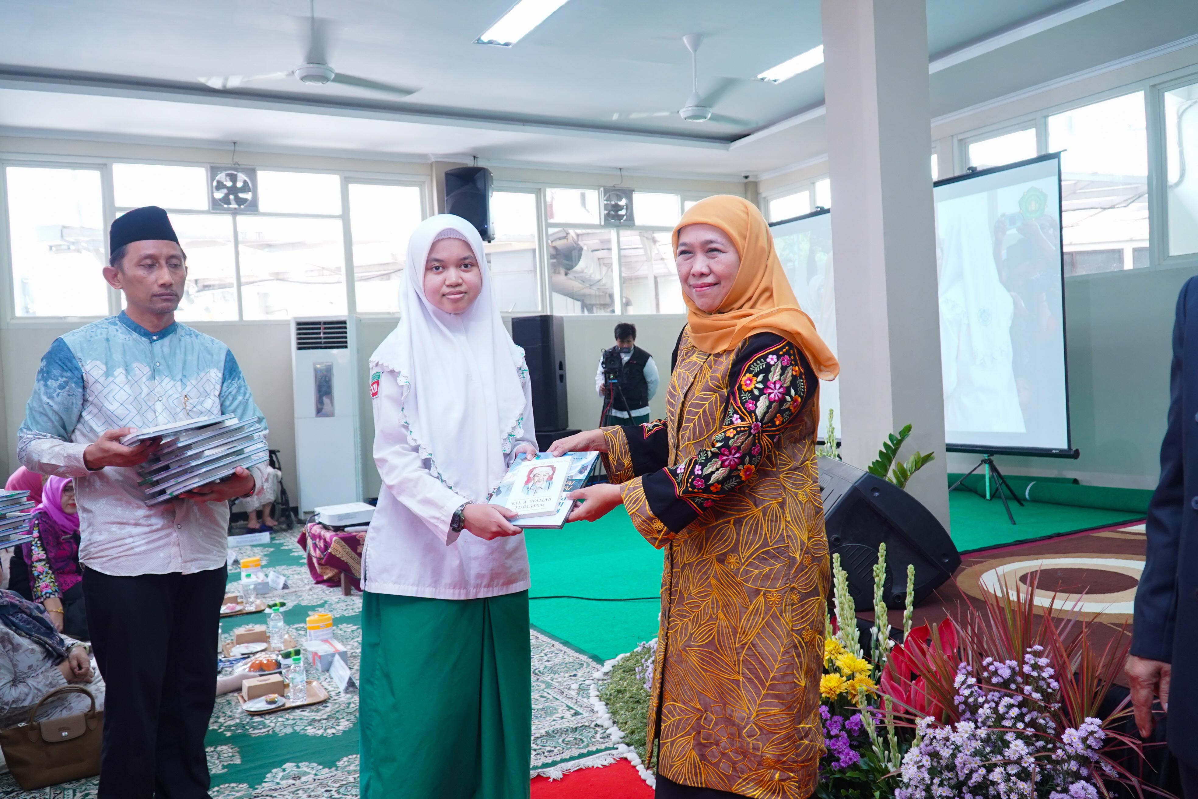 Halal Bihalal Keluarga Besar Yayasan Khadijah, Khofifah Bangga Kualitas Pendidikan Terus Meningkat dan Lahirkan Lulusan Berkualitas