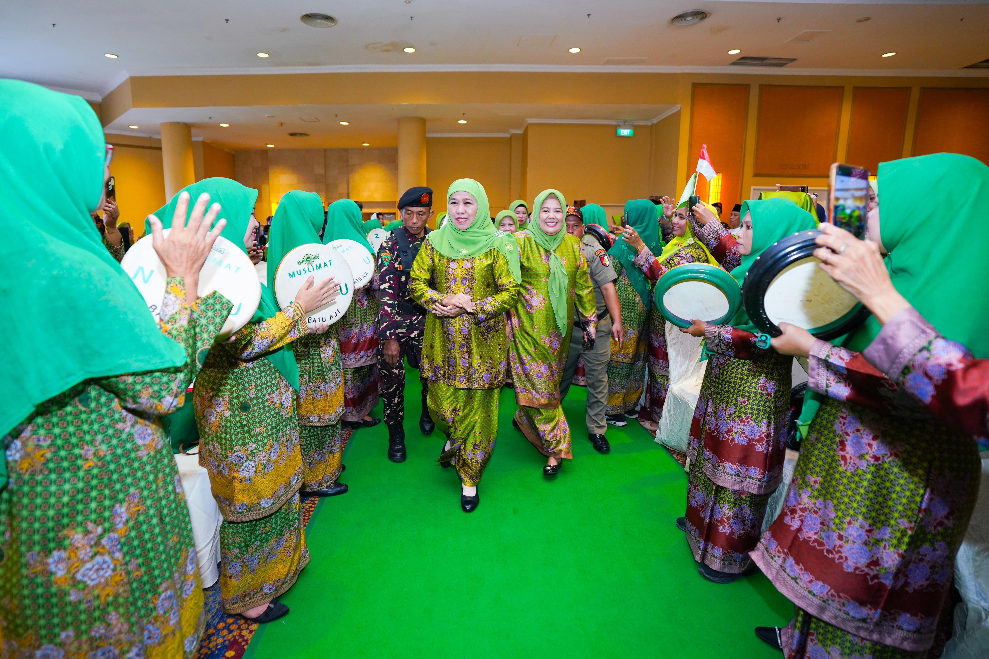 Semakin Masif dan Luas, Khofifah Kukuhkan Muslimat NU Bunda Asuh Peduli Stunting Wilayah Kepulauan Riau