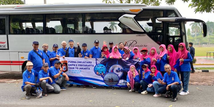 Ketika Pensiunan Guru dan TU SMPN 5 Yogyakarta Mengunjungi Mahakarya Anies Baswedan di Jakarta