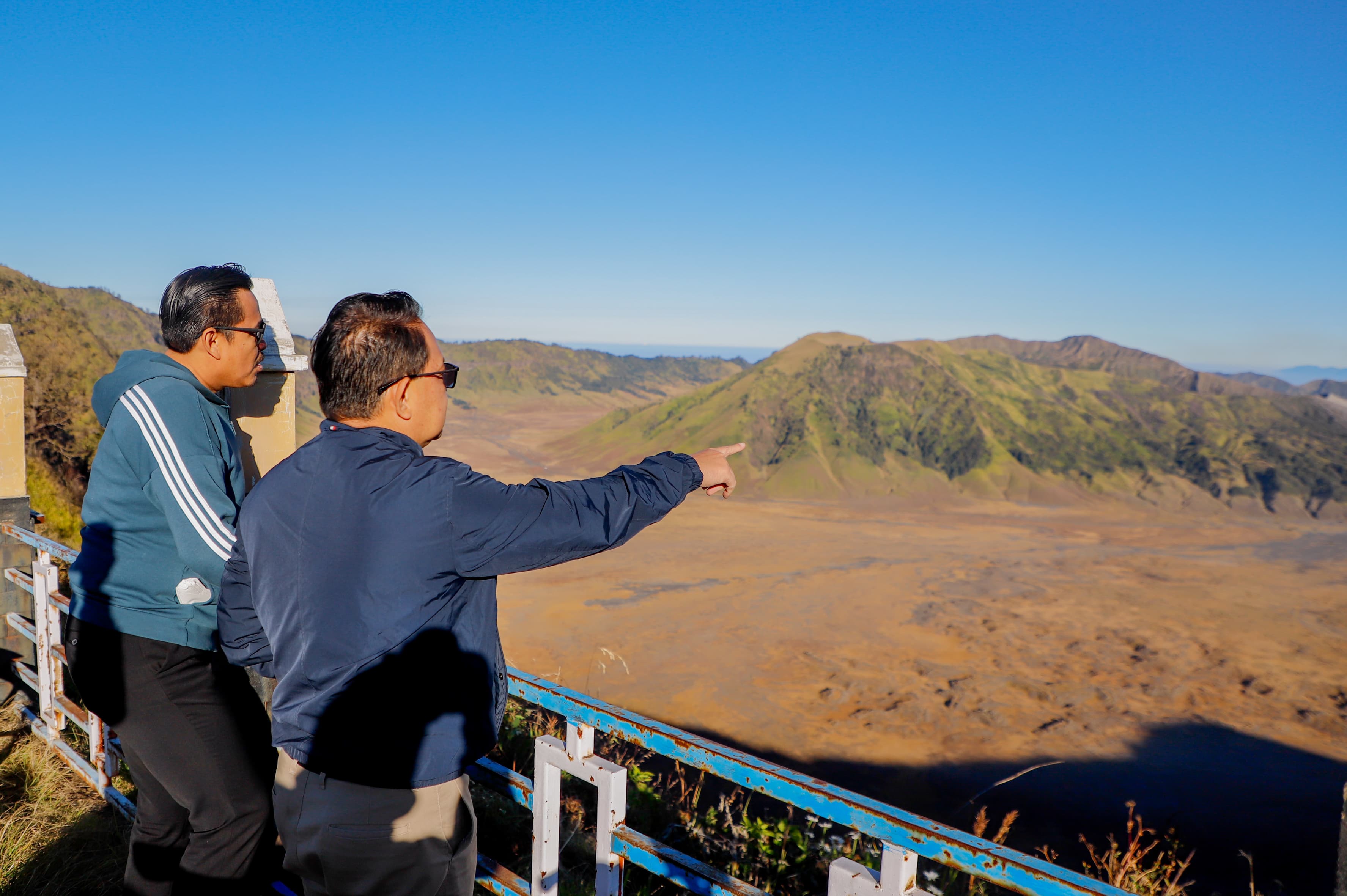 Kunjungi Puncak B29 Lumajang, Pj. Gubernur Adhy Ajak Wisatawan Nikmati Keindahan Negeri di Atas Awan