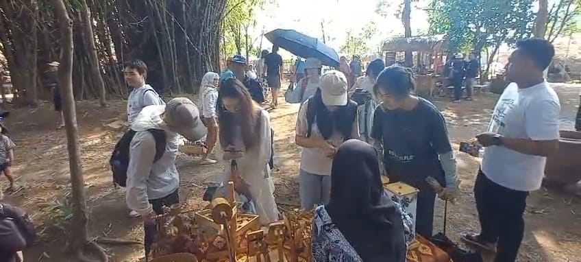 Cerita 8 Mahasiswa China Belajar Bahasa Indonesia melalui Budaya
