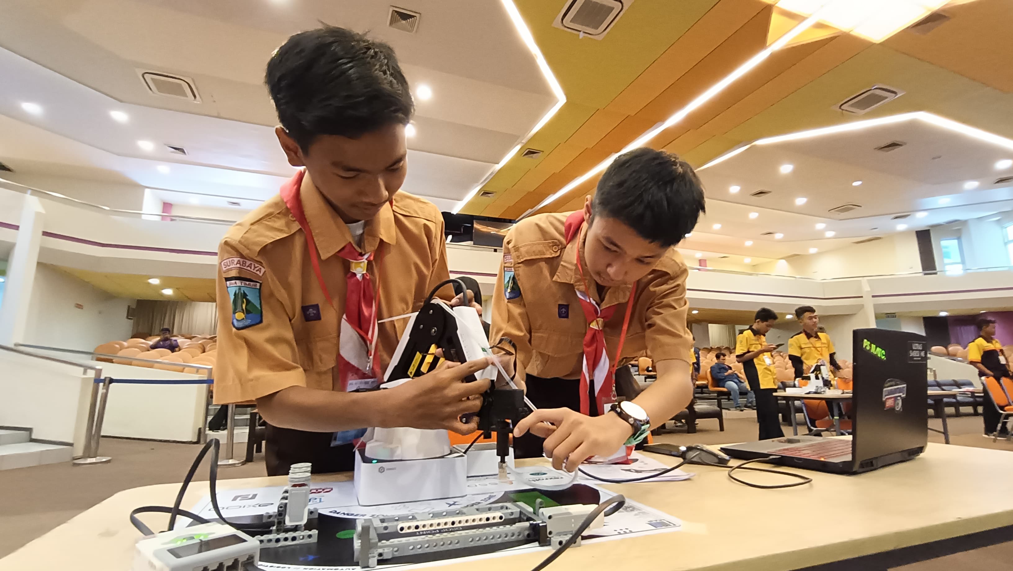 Siap Hadapi Tantangan Teknologi, PCU Gelar Kompetisi Robotika dan IoT