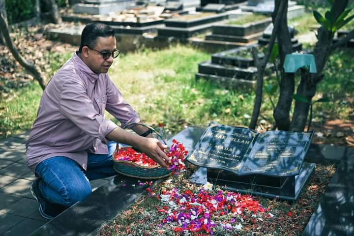 Dari Makam Covid Rorotan, Anies Panjatkan Doa untuk Keselamatan Bangsa Indonesia