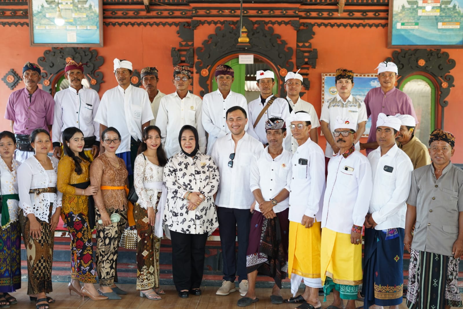 Momentum Hari Raya Galungan, Cagub dan Cawagub Sultra Tina - Ihsan 'Simakrama' Bersama Umat Hindu di Konawe