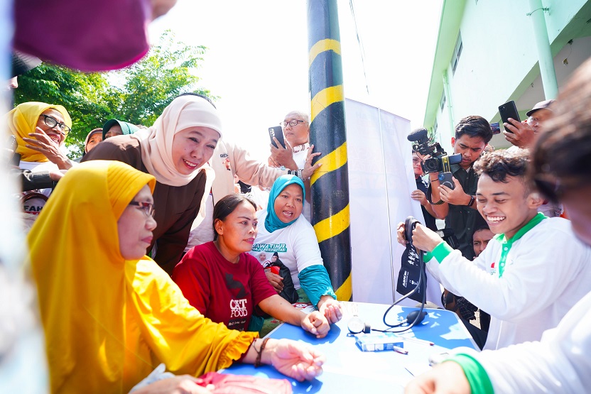 Khofifah Sambang  Pasar Soponyono Rungkut Surabaya , Apresiasi Kondisi Pasar yang Ramai Pembeli