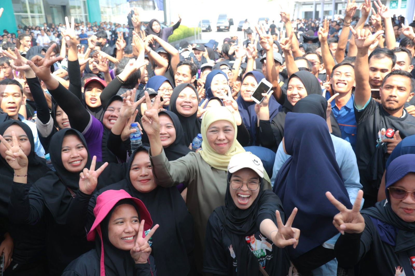 Sapa Pekerja Jasuindo Sidoarjo, Khofifah Ceritakan Tugas Presiden  Merintis Program KIP, KIS dan KKS