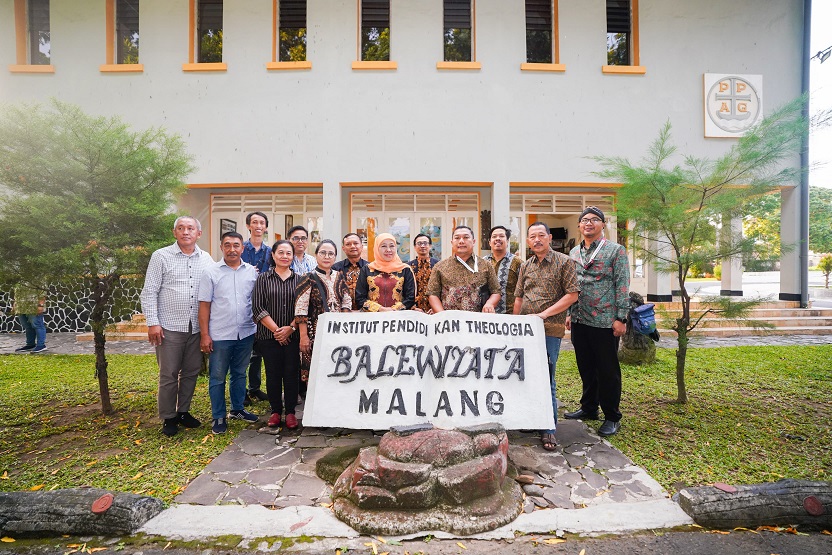 Khofifah Silaturahmi dan Diskusi Bersama Tokoh Agama Majelis Agung GKJW di Balewiyata Malang